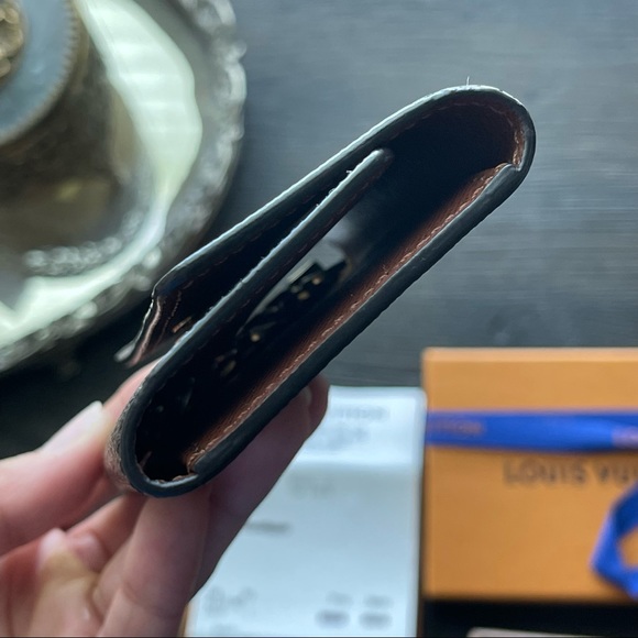 Louis Vuitton 6 key holder - Picture 3 of 10